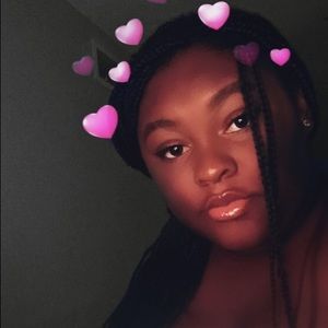 Meet your Posher, Alicia